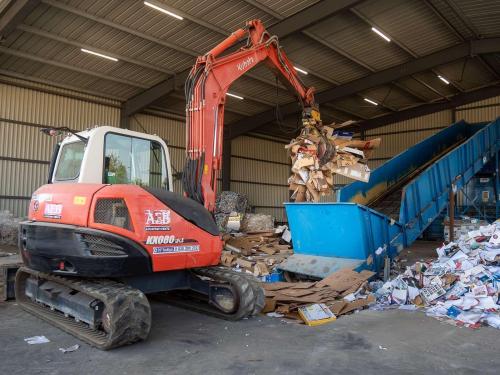 Presse à carton et plastique
