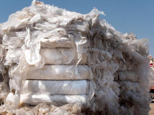 Presse à carton et plastique